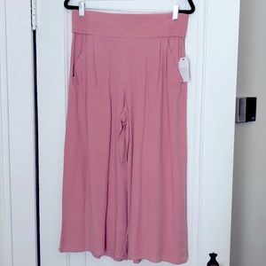 Relaxed fit, pull on, wide leg cropped pant